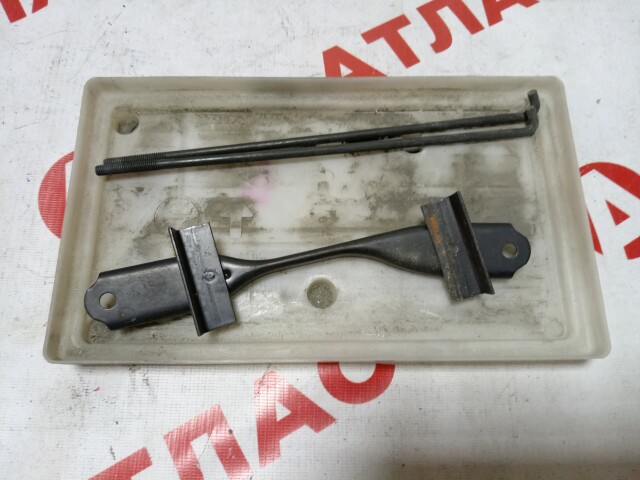 Крепление аккумулятора TOYOTA Carina 