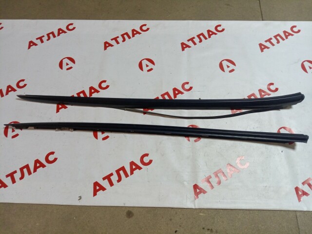 Молдинг лобового стекла HONDA Stream 