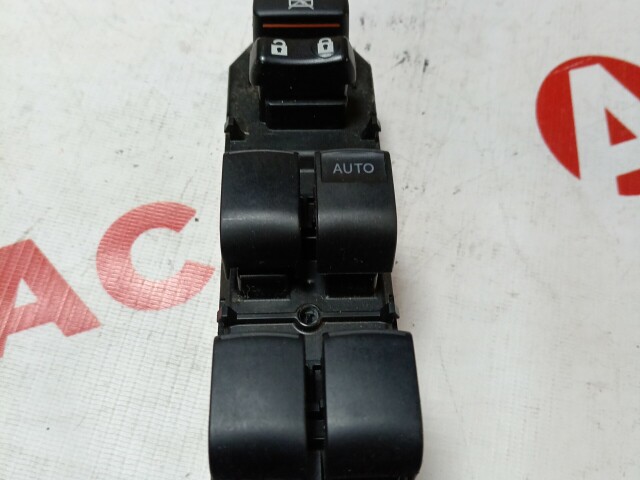 Блок управления стеклоподъемниками TOYOTA Vitz 