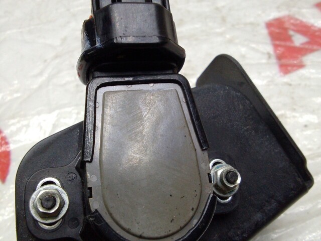 Педаль газа TOYOTA Avensis 