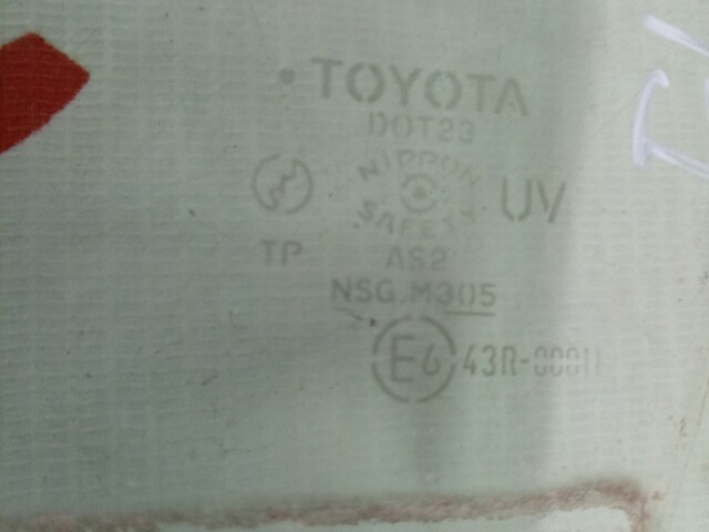Стекло TOYOTA Corolla Runx 