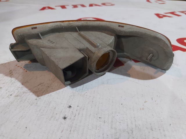 Повторитель в бампер TOYOTA Sprinter 