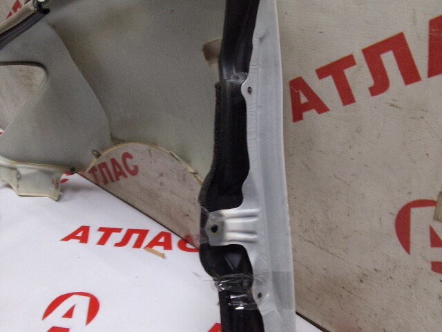 Крыло TOYOTA Ist 