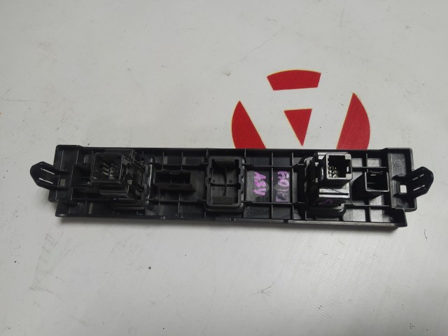 Кнопка подогрева сиденья TOYOTA Camry 