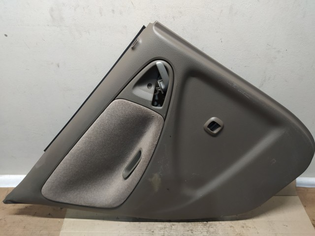 Обшивка двери TOYOTA Platz 