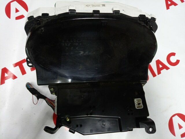 Щиток приборов TOYOTA Vitz 