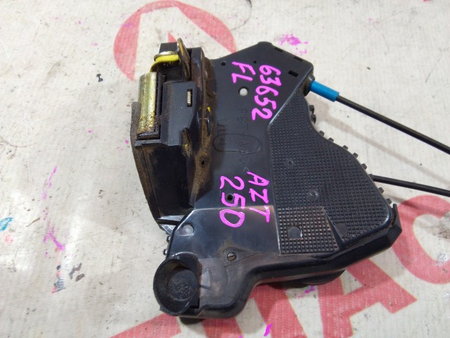 Замок двери TOYOTA Avensis 