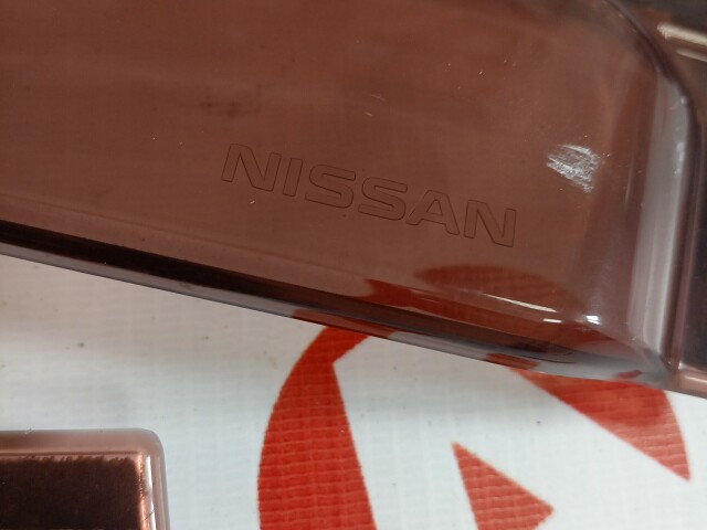 Ветровик NISSAN Juke 