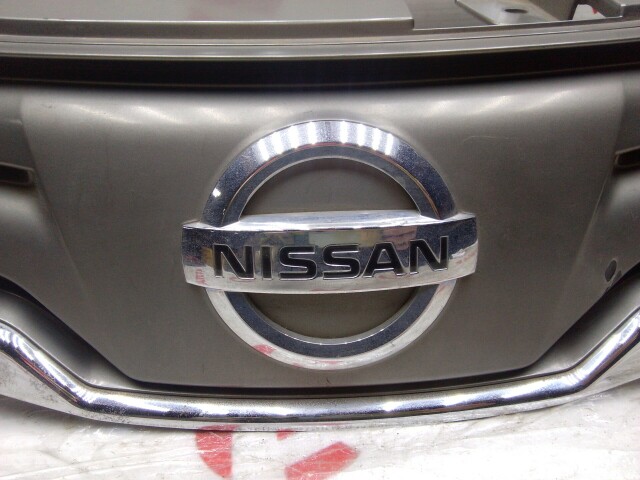 Решетка радиатора NISSAN Note 