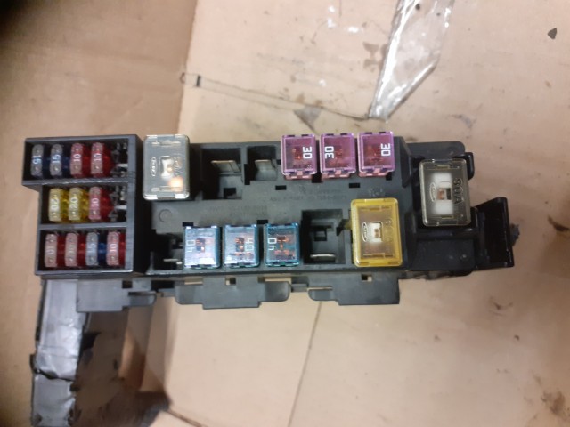 Блок предохранителей NISSAN - QG15