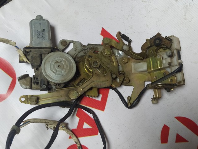 Замок двери TOYOTA Voxy 