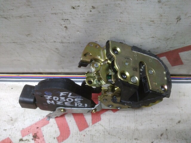 Замок двери TOYOTA Corolla 