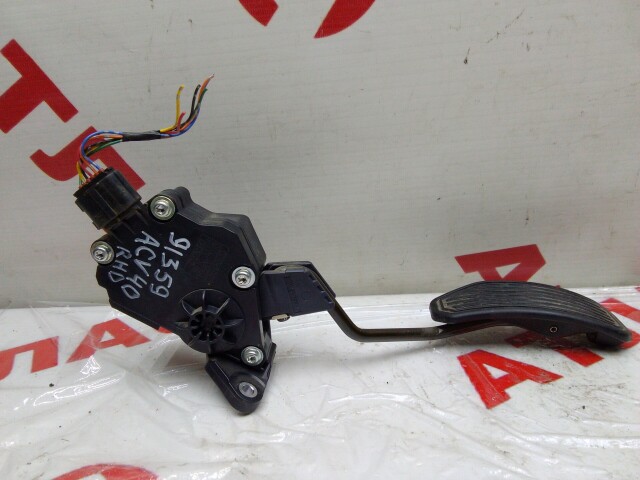 Педаль газа TOYOTA Camry 