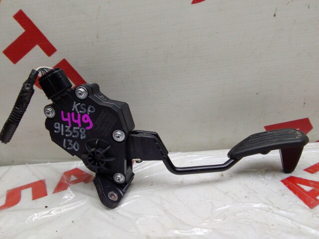 Педаль газа TOYOTA Vitz 