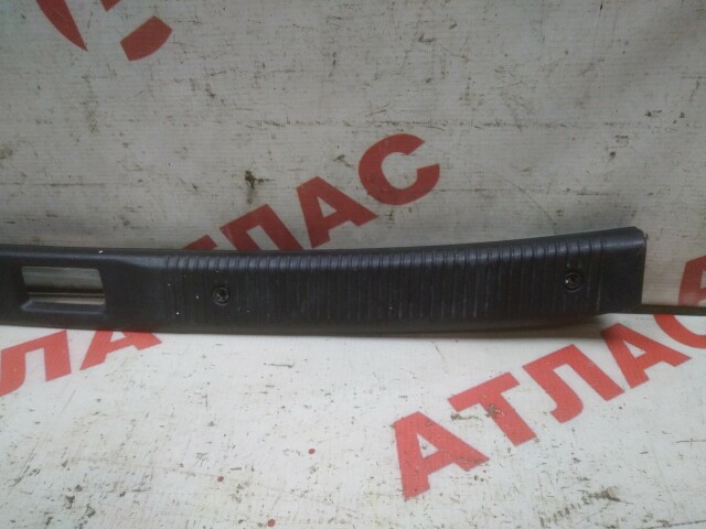 Накладка замка багажника NISSAN Bluebird Sylphy 