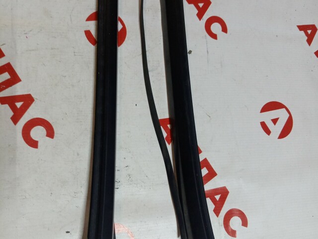 Молдинг лобового стекла HONDA Stream 