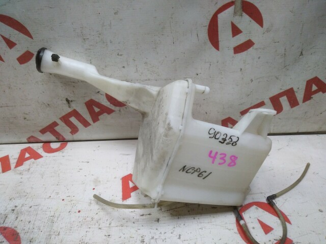 Бачок омывателя TOYOTA Ist 