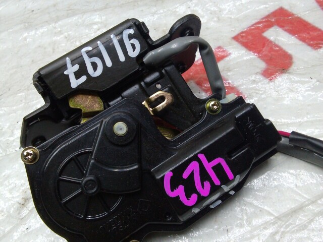 Замок багажника TOYOTA Avensis 