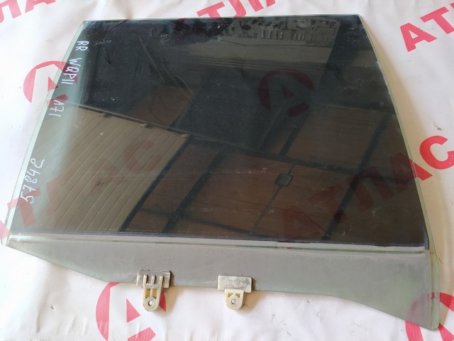 Стекло NISSAN Primera 