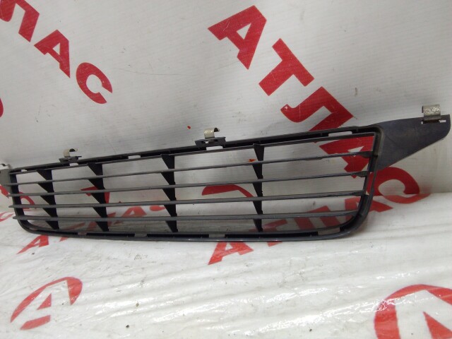 Решетка в бампер TOYOTA Avensis 