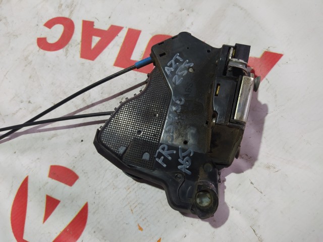 Замок двери TOYOTA Avensis 