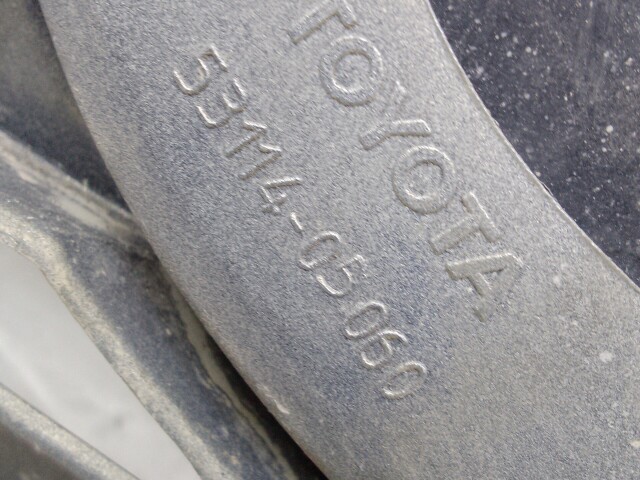 Решетка радиатора TOYOTA Avensis 