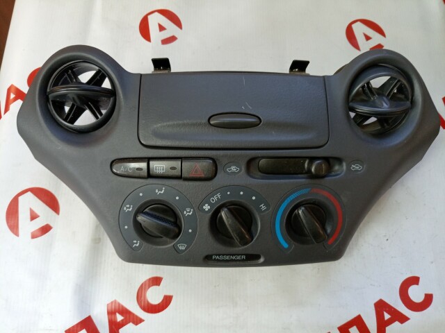 Блок управления печкой и кондиционером TOYOTA Vitz 