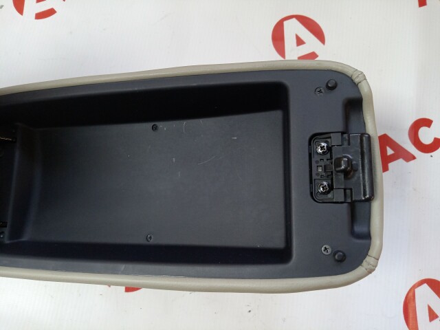 Подлокотник TOYOTA Avensis 