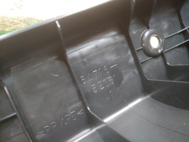 Накладка замка багажника TOYOTA Ist 