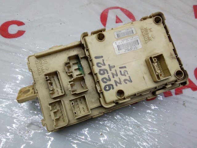 Блок предохранителей TOYOTA Avensis 1ZZ-FE