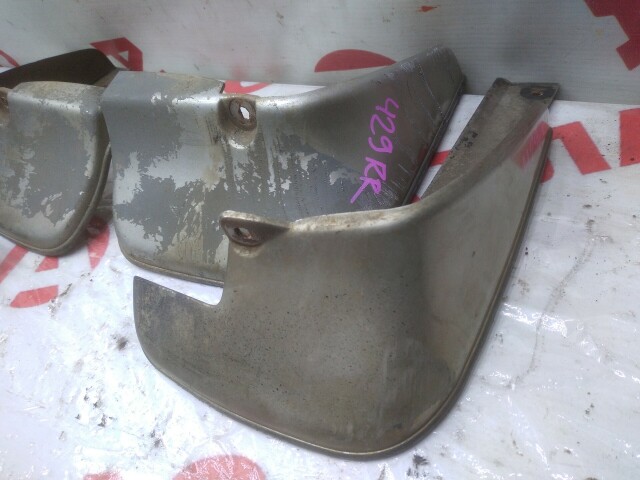 Брызговик TOYOTA Corolla 