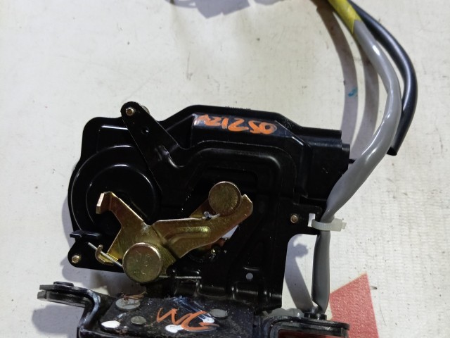 Замок багажника TOYOTA Avensis 