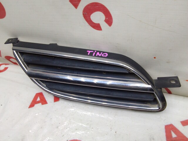 Решетка радиатора NISSAN Tino 