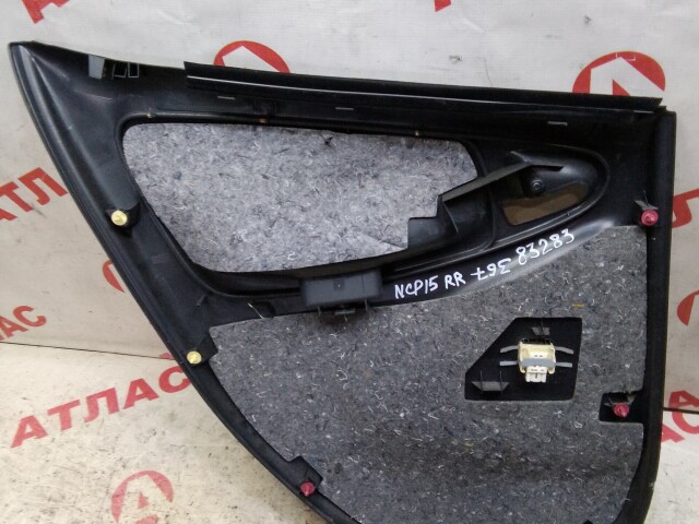 Обшивка двери TOYOTA Vitz 