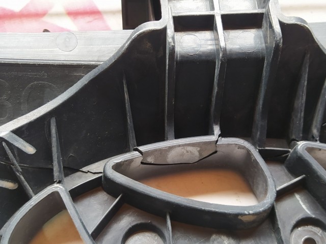 Решетка радиатора HYUNDAI Solaris 