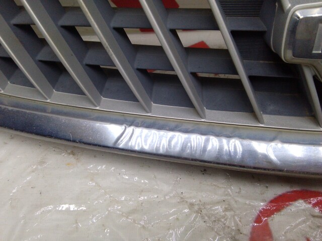 Решетка радиатора NISSAN Sunny 