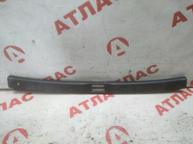 Накладка замка багажника NISSAN Bluebird Sylphy 