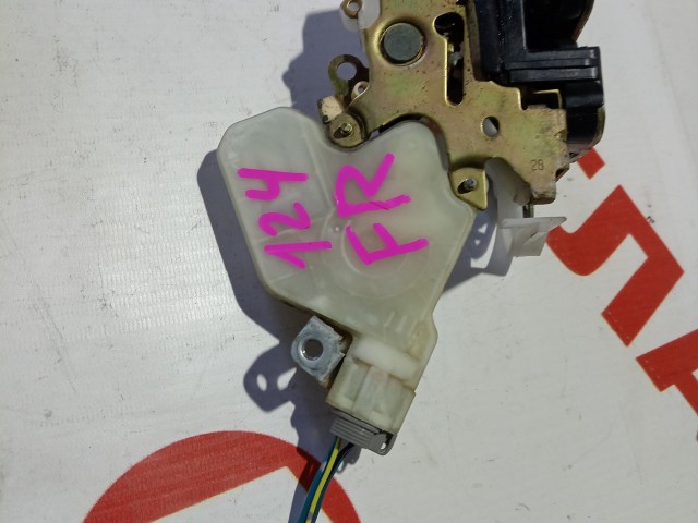 Замок двери NISSAN Sunny 