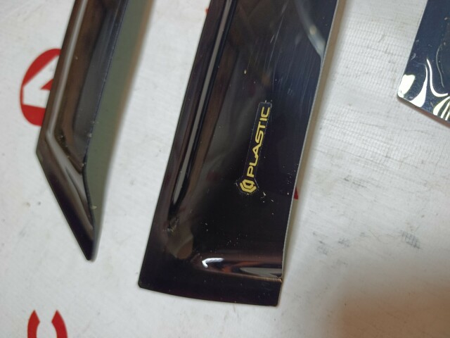 Ветровик LEXUS NX200 