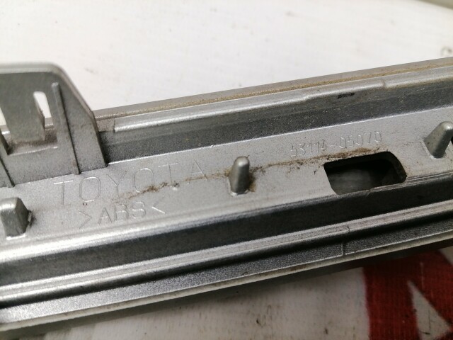 Решетка радиатора TOYOTA Avensis 