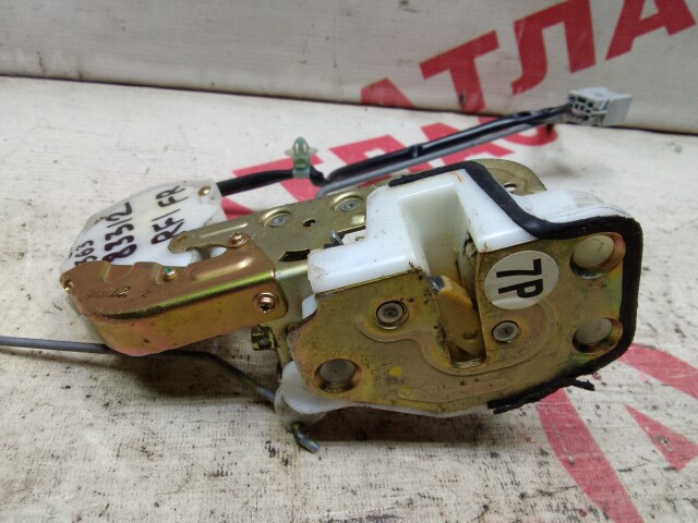 Замок двери HONDA Stepwgn 