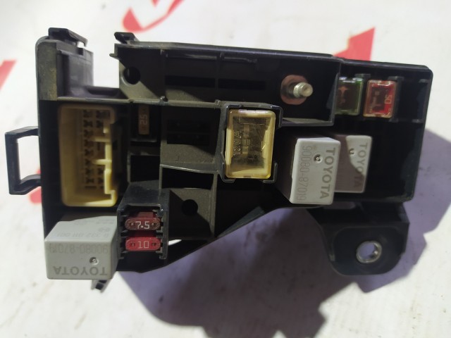 Блок предохранителей TOYOTA Avensis 1AZ-FSE