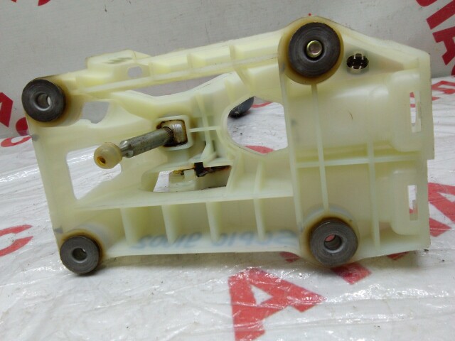 Рычаг КПП TOYOTA Vitz 