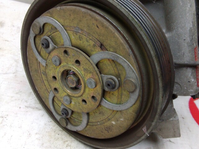 Компрессор кондиционера NISSAN Sunny QG18-DE