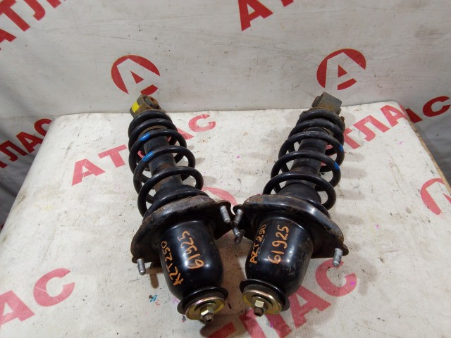 Стойка TOYOTA Avensis 