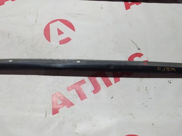 Молдинг лобового стекла NISSAN Primera 