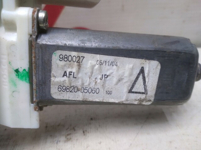 Стеклоподъемник TOYOTA Avensis 