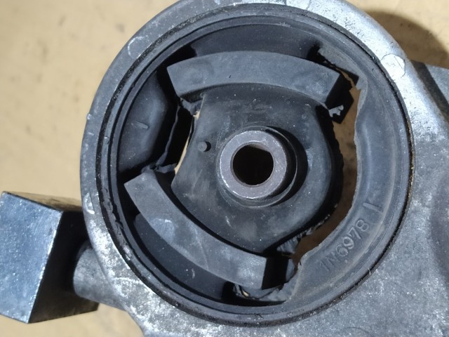 Подушка ДВС NISSAN Cefiro VQ20-DE