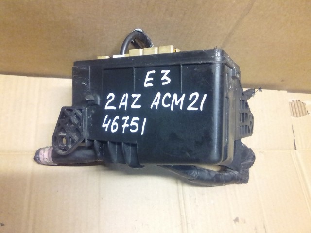 Блок предохранителей TOYOTA Ipsum 2AZ-FE