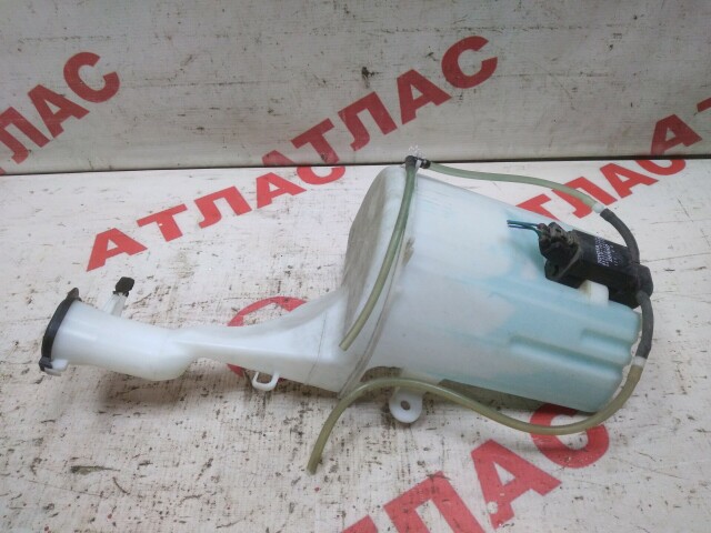 Бачок омывателя TOYOTA Ist 